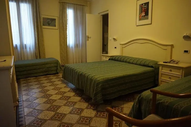 Hotel Universo & Nord Venice 3*,